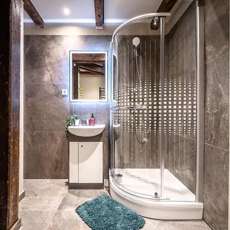 Old Heart Loft, 4 Sleeps *